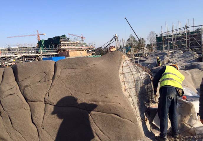 水泥塑石假山.jpeg 水泥塑石假山