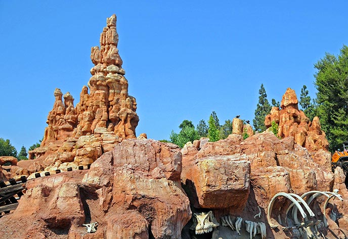 水泥塑石假山.jpg 水泥塑石假山