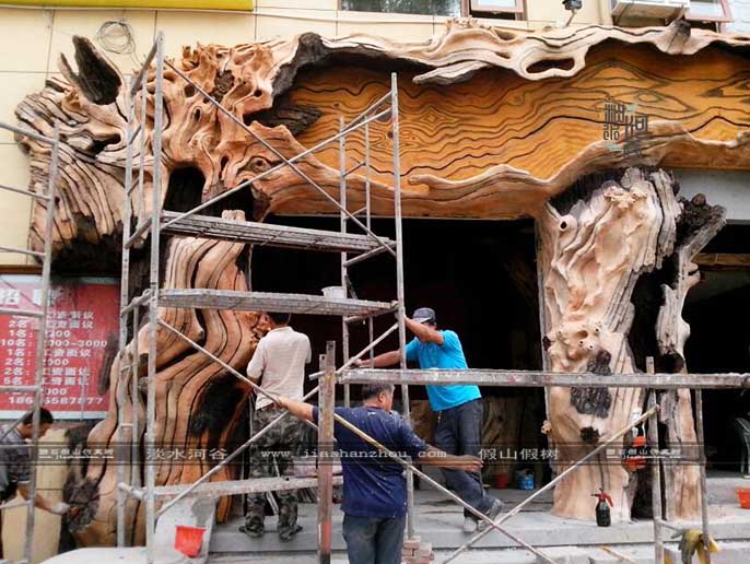 仿真樹大門.jpg 仿真樹大門