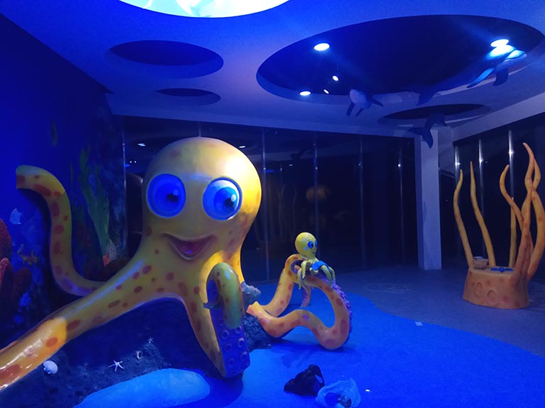 塑石假山.jpg 塑石假山