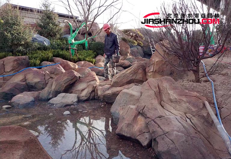 塑石假山圖片.jpg 塑石假山圖片