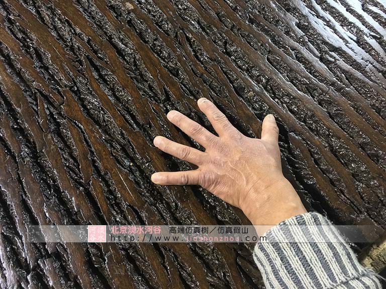 水泥假樹皮制作.jpg 水泥假樹皮制作