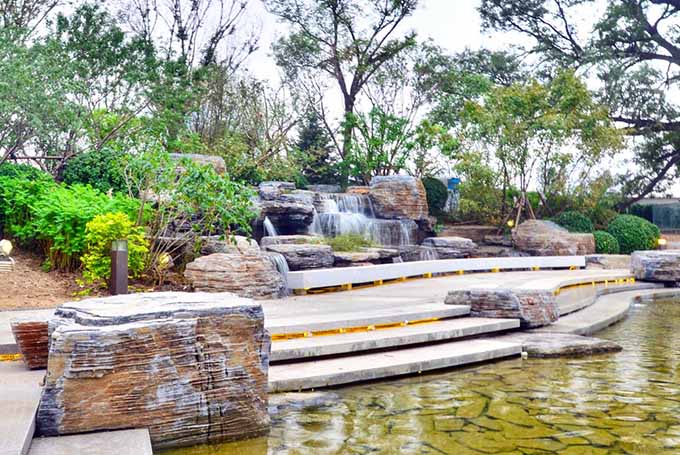 千層石假山水池.jpg 千層石假山水池