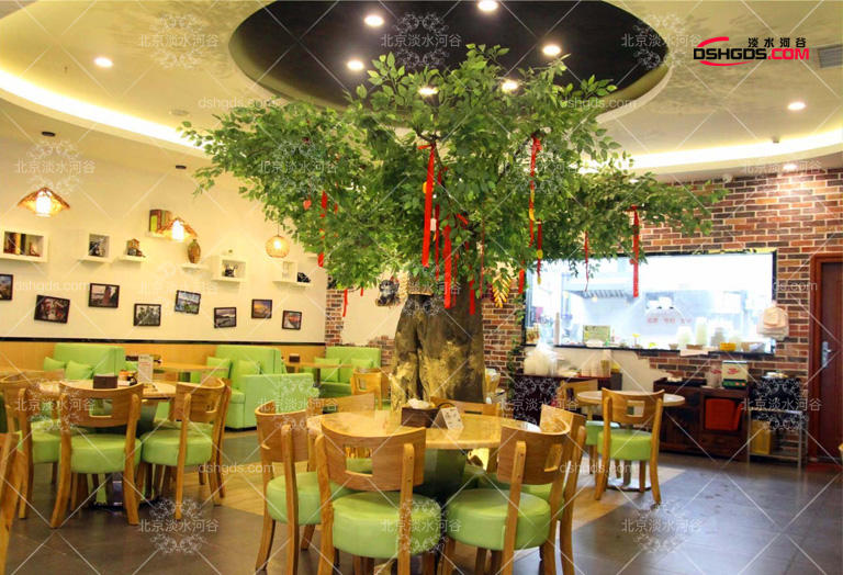 室內(nèi)大型仿真景觀樹.jpg 室內(nèi)大型仿真景觀樹