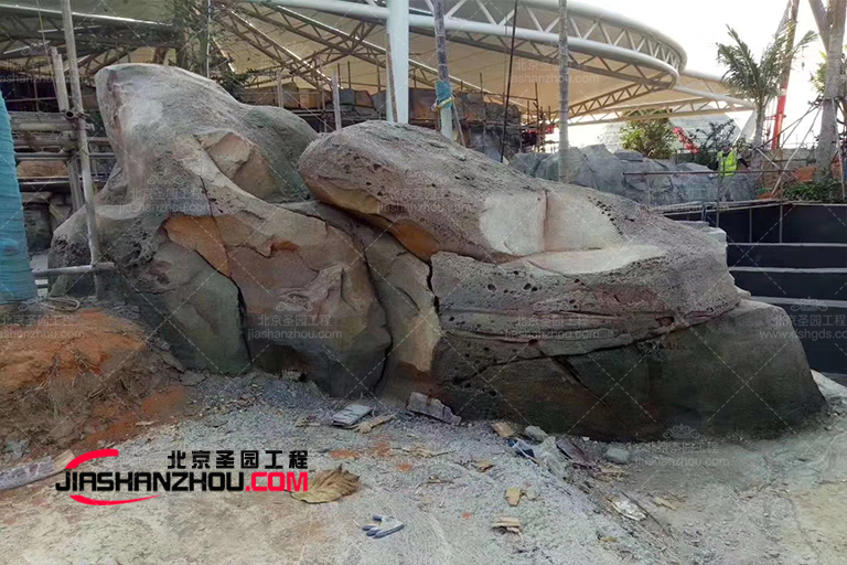 塑石假山水池.jpg 塑石假山水池