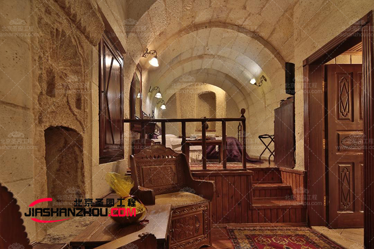 洞穴轟趴館.jpg 洞穴轟趴館