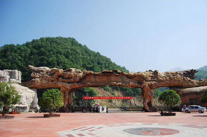 仿真樹(shù)大門(mén).jpg 仿真樹(shù)大門(mén)